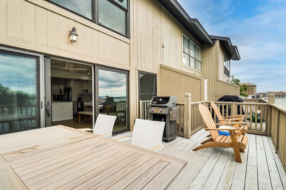 Private Boat Dock: Horseshoe Bay Lakefront Retreat