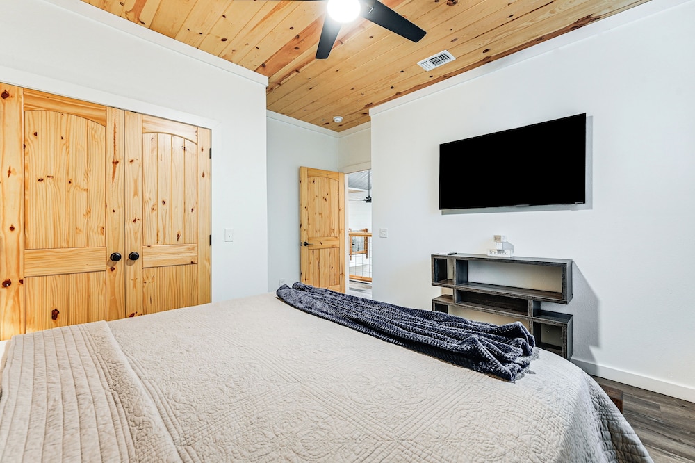 6 Mi to Broken Bow Lake: Home w/ Game Room!