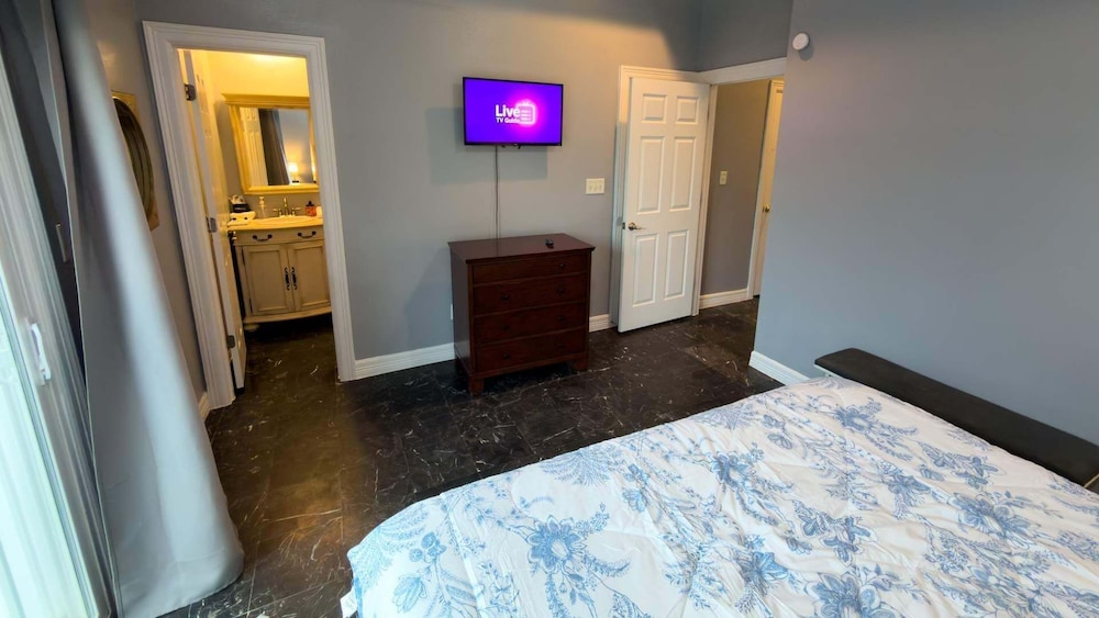 1st Floor Pool Affordable Near Beach 2 Bedroom Apts