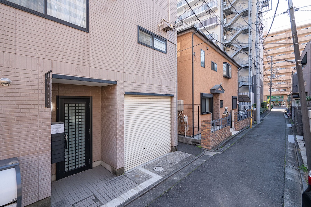 ZAITO Tokyo Luna Lane Economy Inn