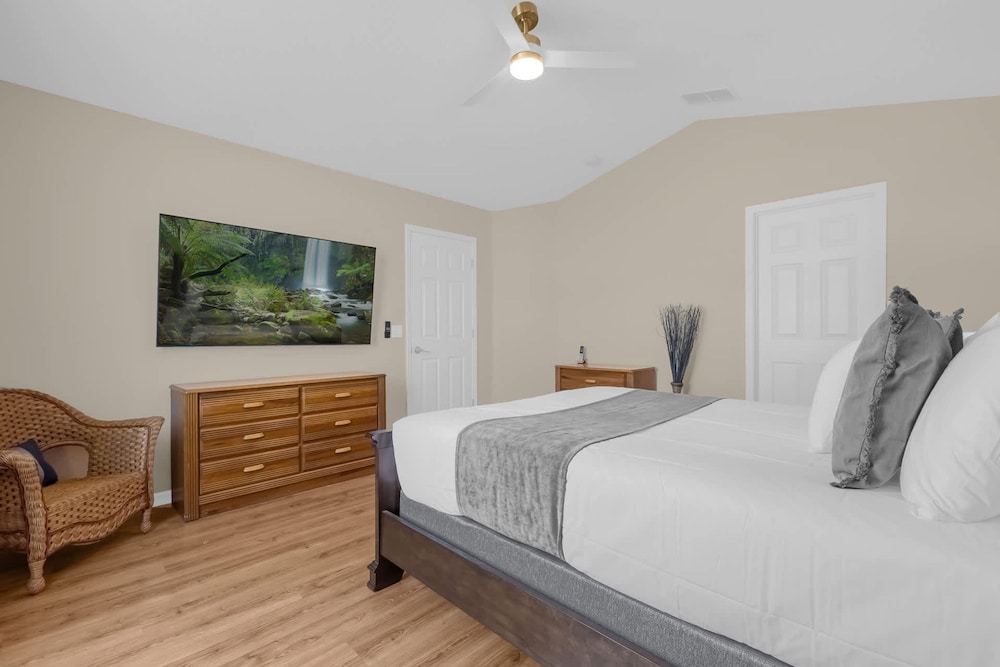Upstay Dream Home w Private Pool Arcade Theme Rooms