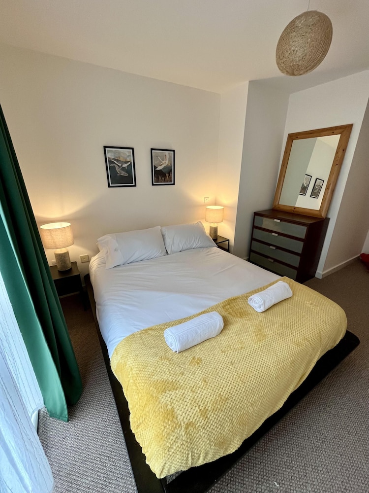 Cosy, Bright and Central Flat for Work and Holiday view 3