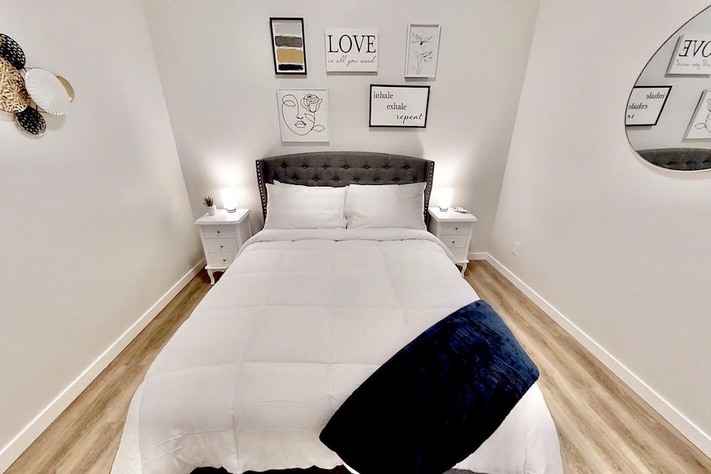 Brand New, Top Floor Condo Downtown - Image 2