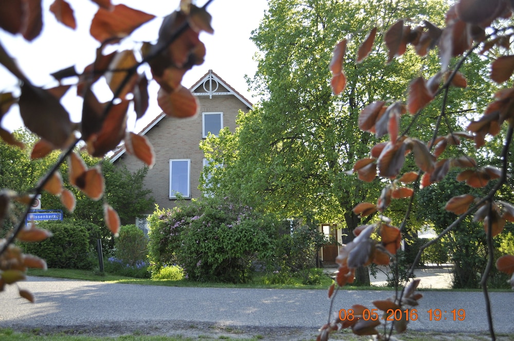 Photo 48