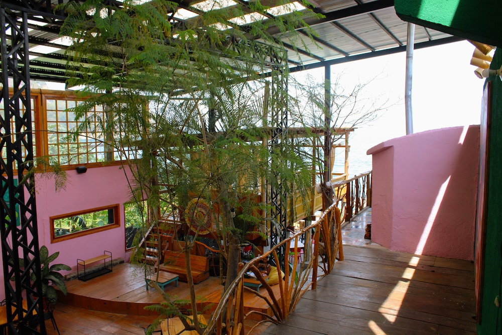 Ati Hostel & Beach Club