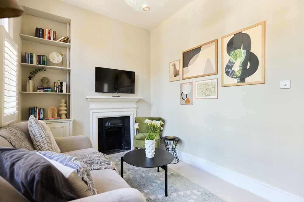 The Putney Classic - Trendy 2bdr Flat