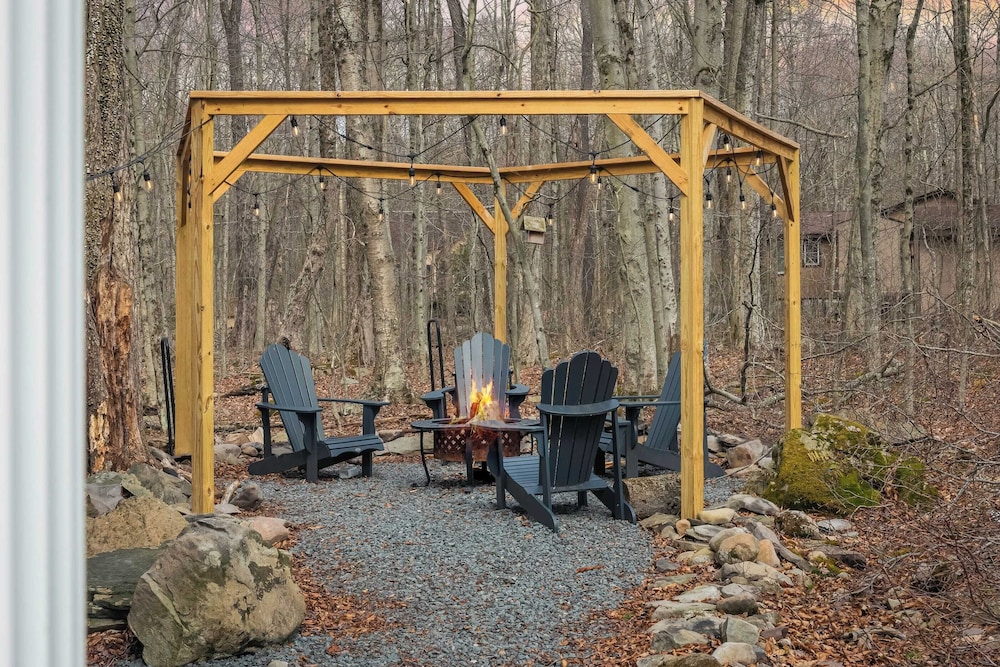 Arrowhead Lake Access, Pool, Fire Pit Near Ski Resorts Oswayo by Avantstay