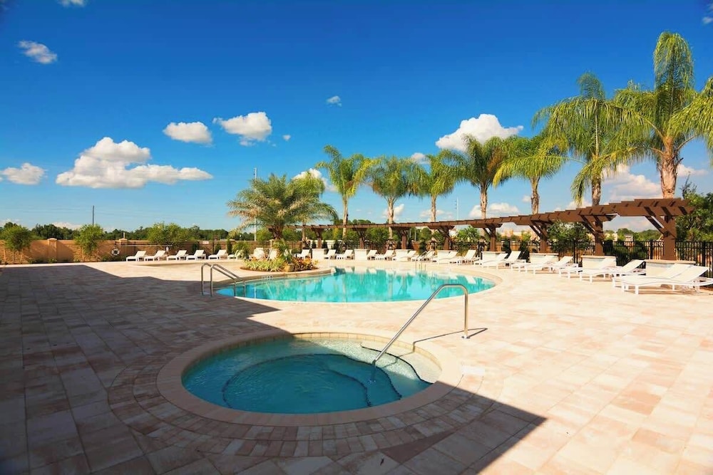 Kissimmee 4BR Townhouse: Perfect for Families!