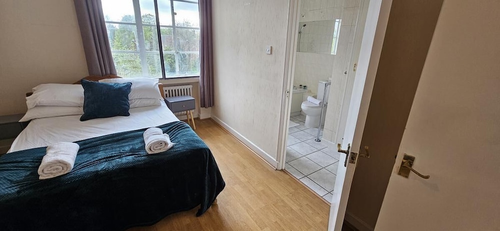Brondesbury Apartment