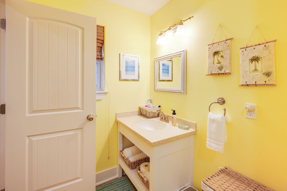 Port Aransas Home: Private Pool < 1 Mi to Beach!