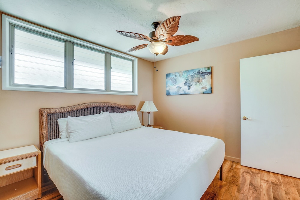 Kaunakakai Condo w/ Private Lanai & Ocean Views!