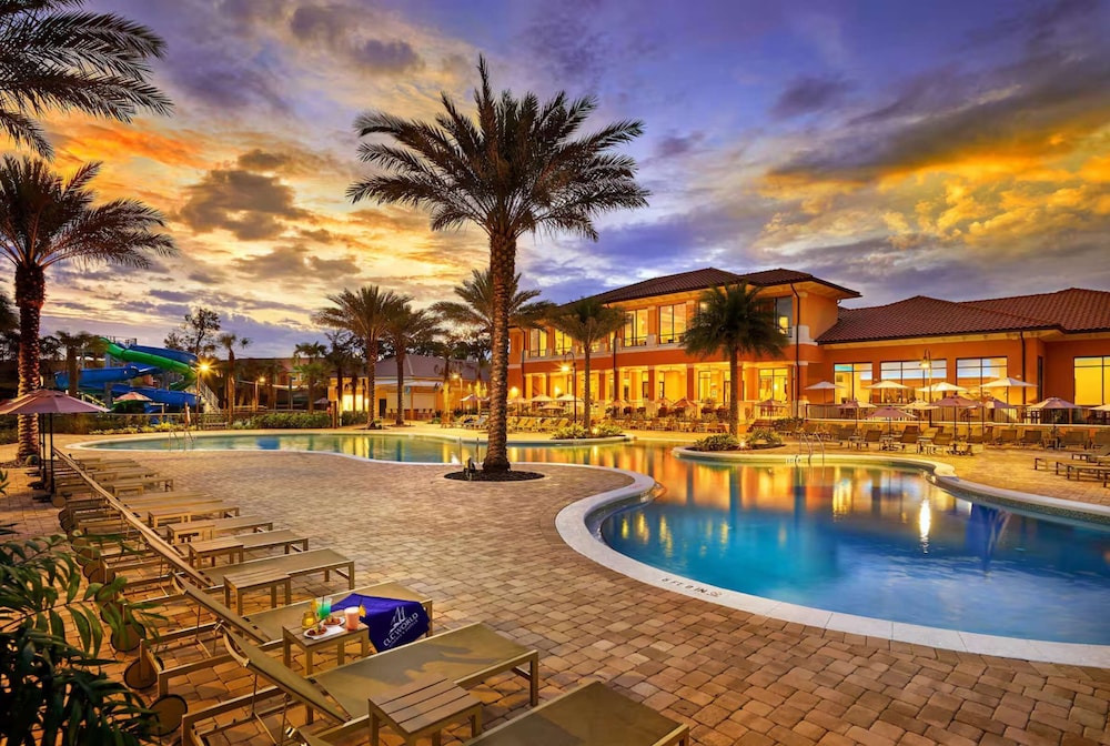 Park Hopper Paradise At Regal Oaks