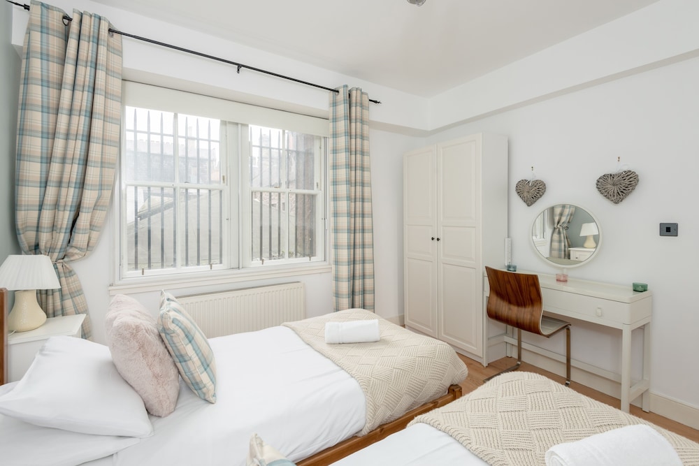 Silver Lining - Luxury Jackson Apartment view 3