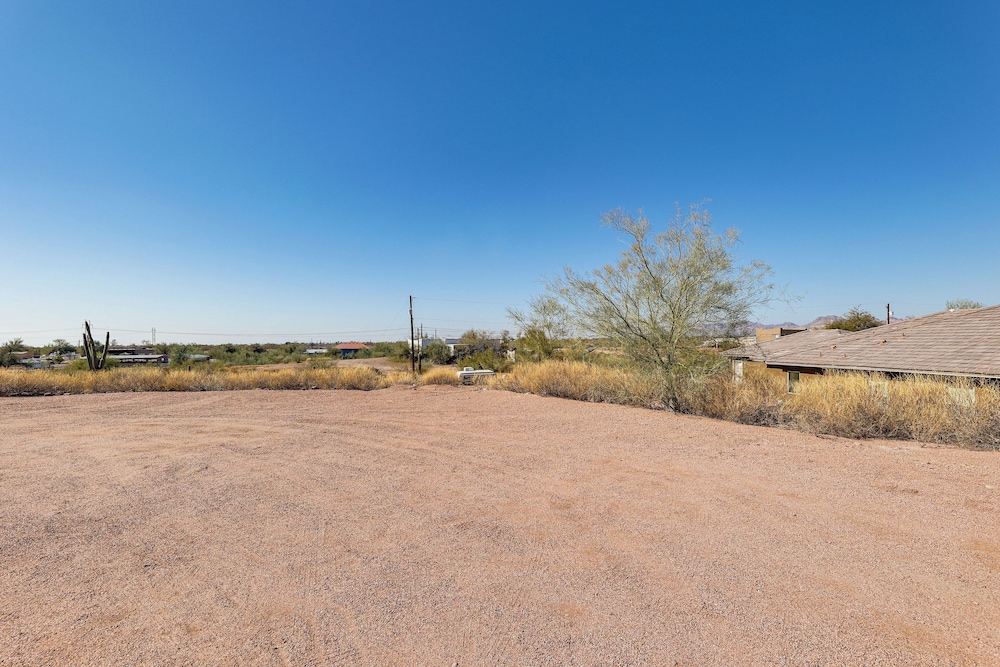 Cozy Couple's Retreat w/ Views in Apache Junction