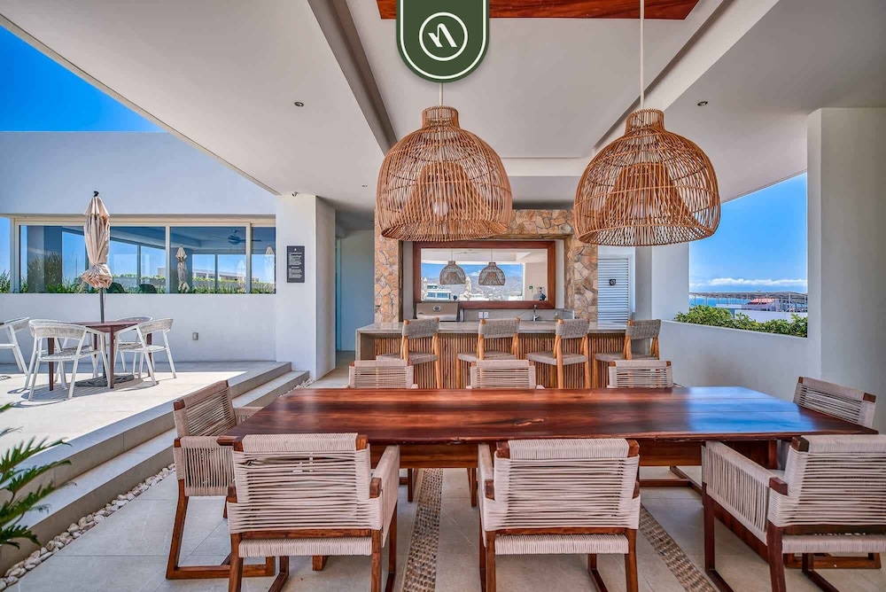 2BR Condo With Rooftop Pool - 2 Min Walk to Beach