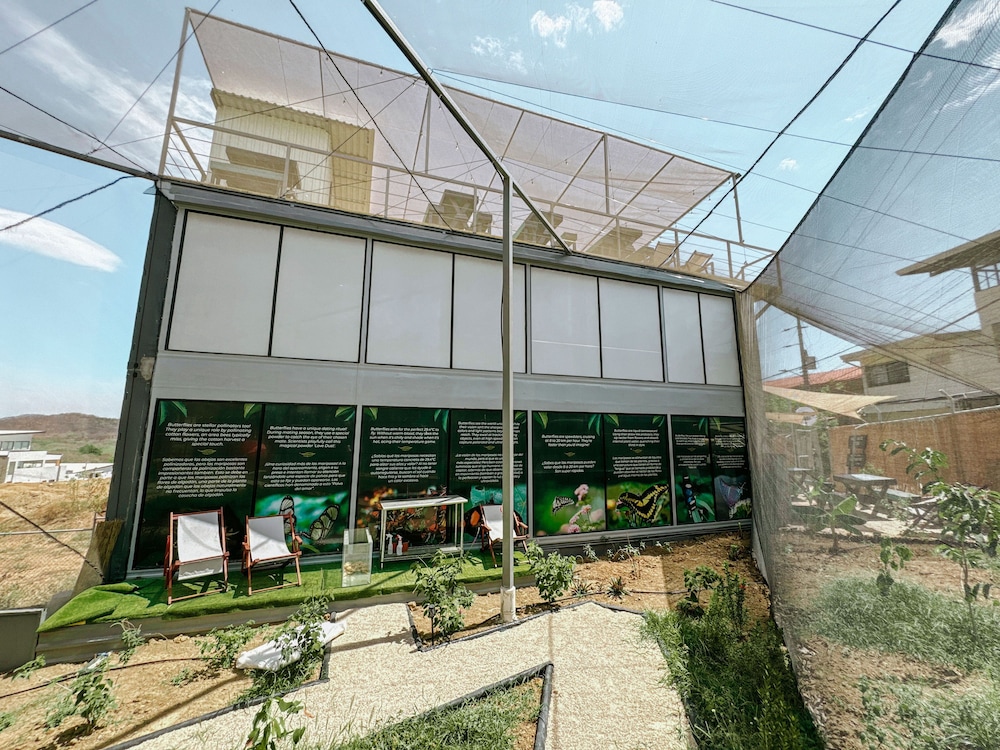 Pupa House