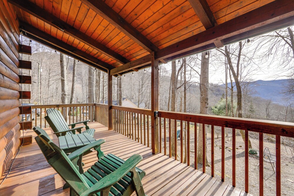 Family Log Cabin w/ Mtn Views, 2 Mi to Tube World!