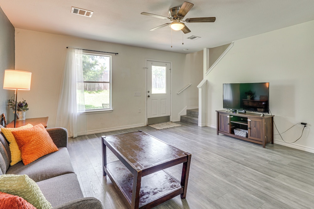 17 Mi to Dtwn Austin: Family Home w/ Patio!