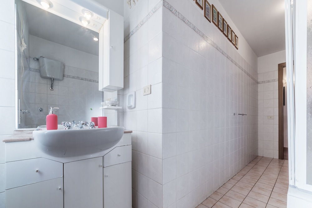 San Lorenzo Roomy Apartment