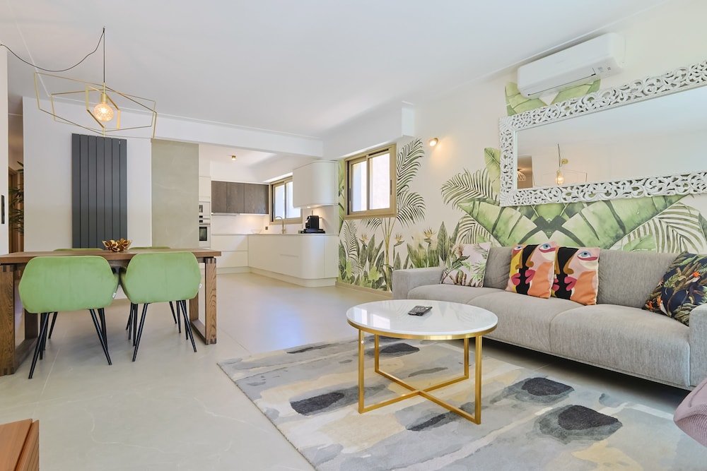 Le Jungle in Cannes With 2 Bedrooms and 2 Bathrooms