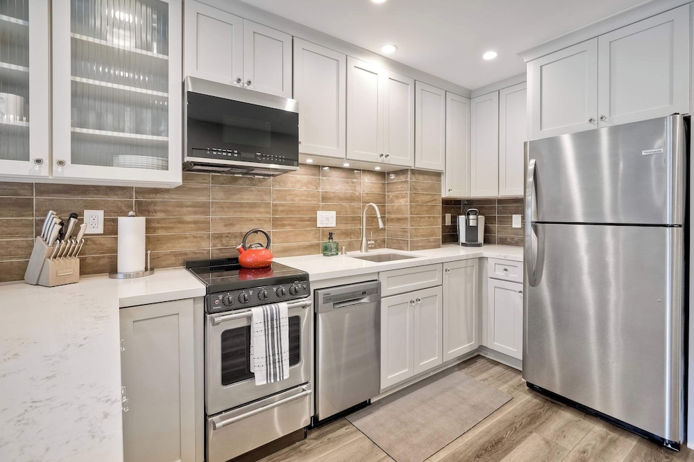 La Costa Comfort - Resort-style Living for 2