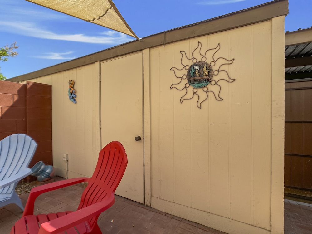 Southwest Splendor 2BR Tempe Townhome view 2