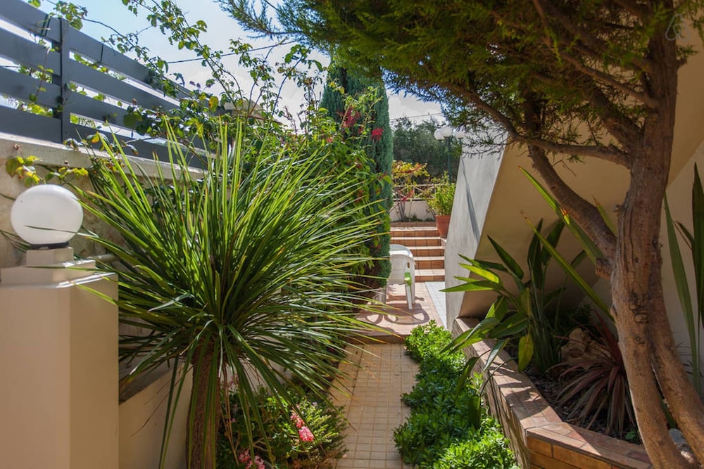 Armonia Apartments & Studios