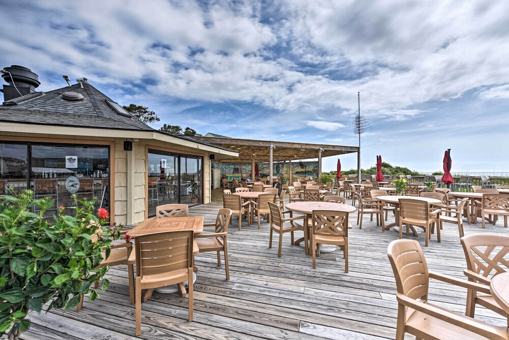 Hilton Head Resort Condo w/ 4 Pools: Walk to Beach