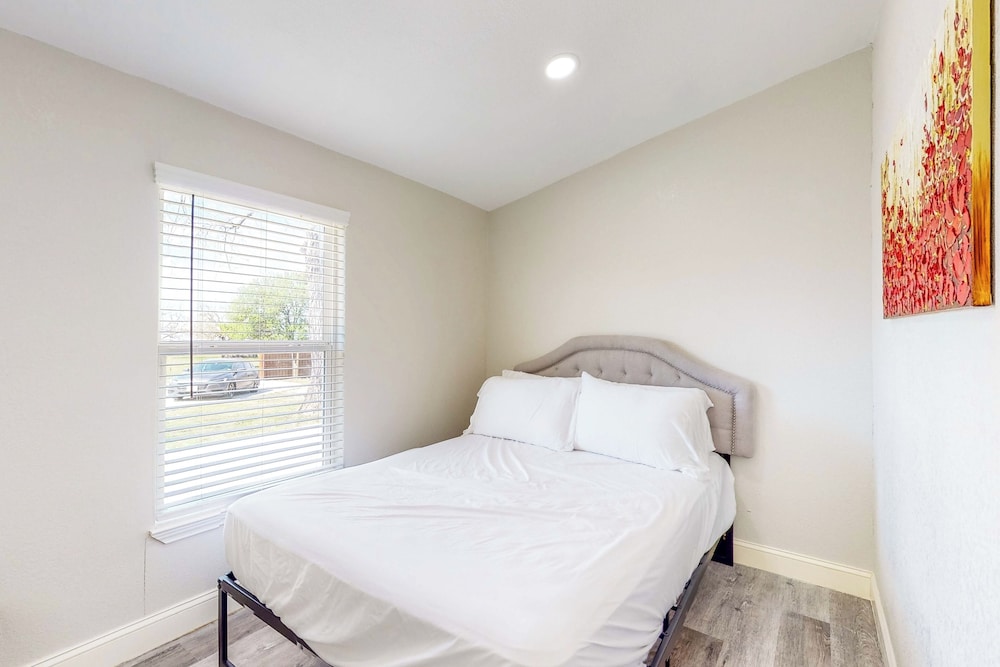 Lake Tawakoni Thrills - Cozy Home!