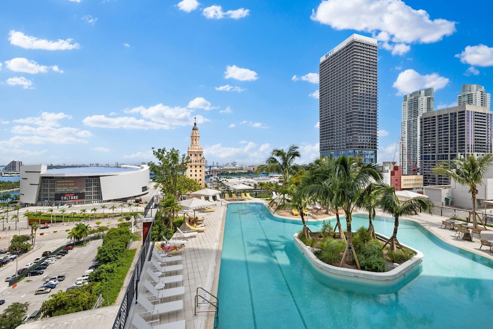 Experience Luxury & Bayfront Views