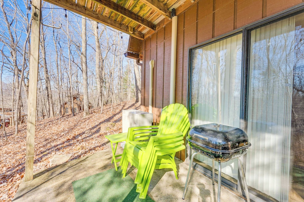 Hot Tub, Deck & Fire Pit: Secluded Cabin in Murphy