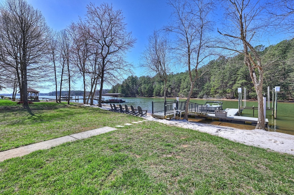 Knotty Pines by Avantstay Lake Views Renovated