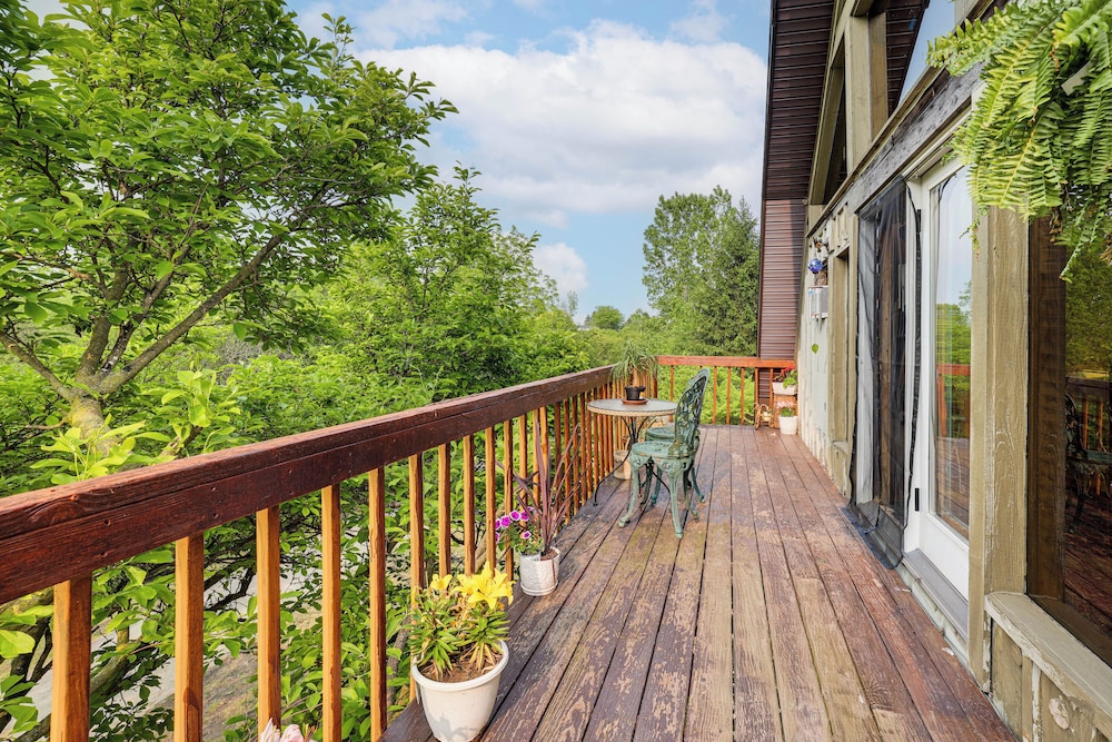 Swim & Sip: Creative Retreat 2 Mi to Owasco Lake