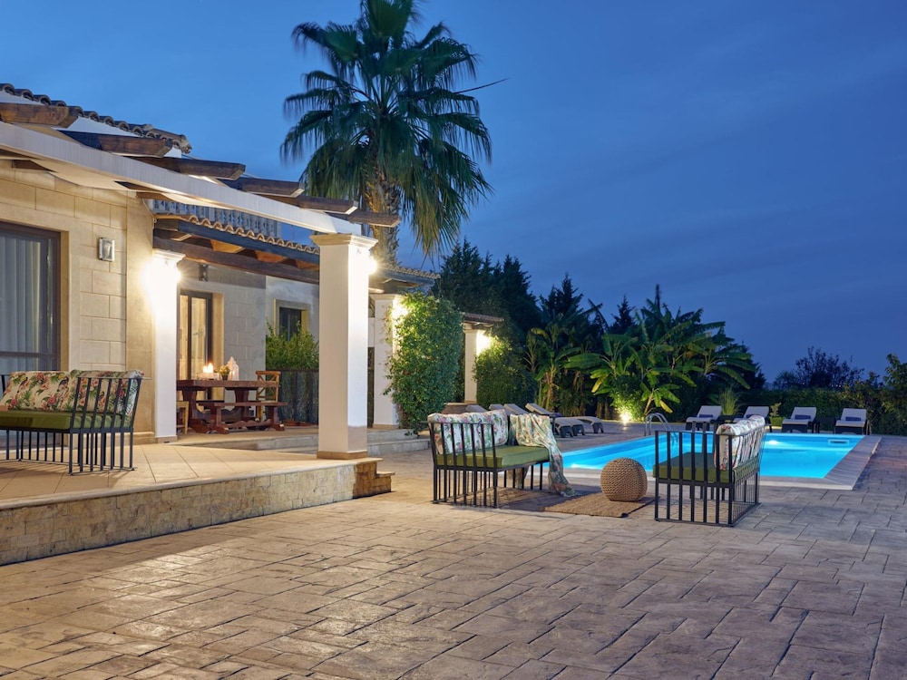Olive Grove Luxurious Villa With Private Pool Est