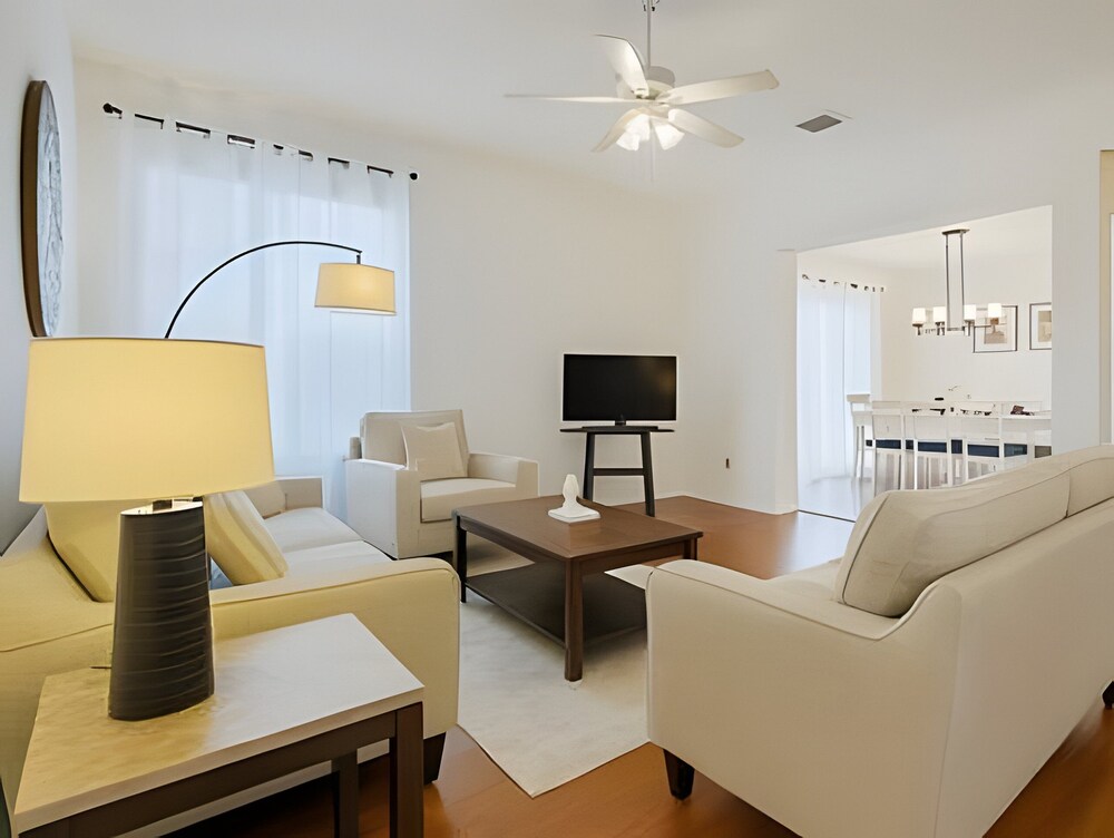 Prime Location! 3bd/2ba Villa
