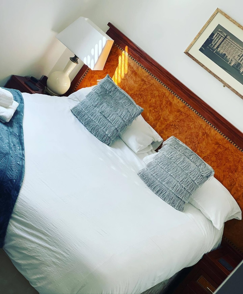 Ramsgate Vacations - White Stag Lodge - Property Image 12