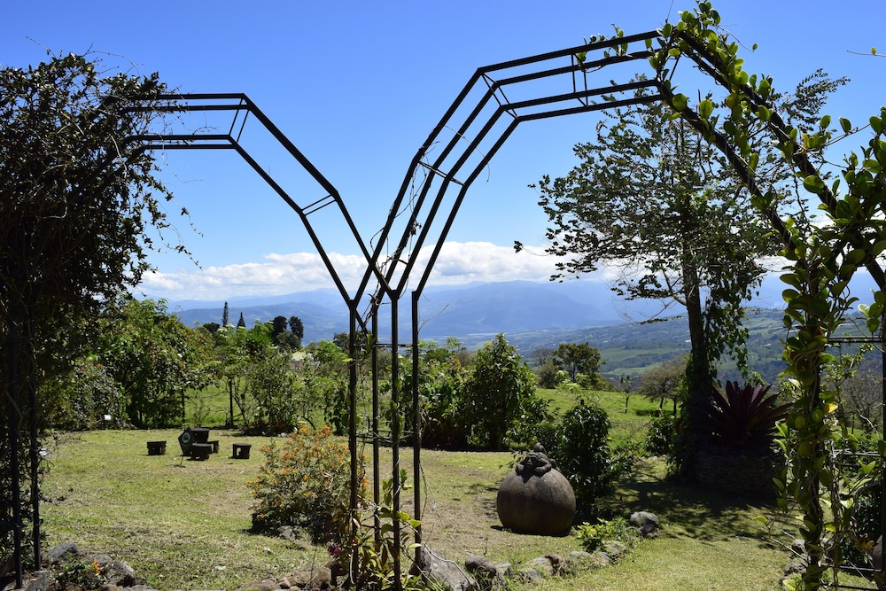 Guayabo Lodge
