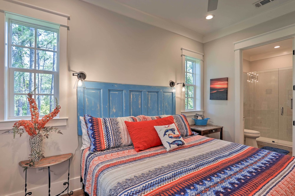 Family-friendly Santa Rosa Home: Walk to Beach!