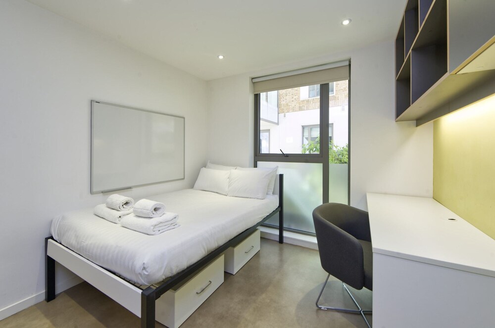 Sleek Student Studio in Prime London Location