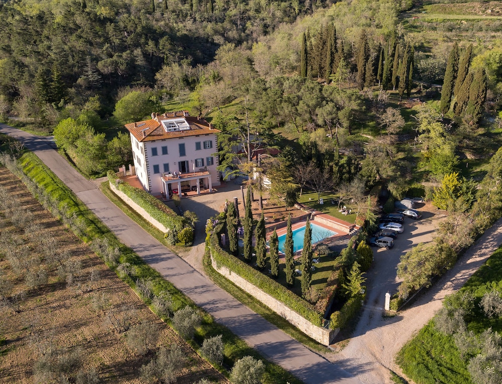 Villa La Grotta