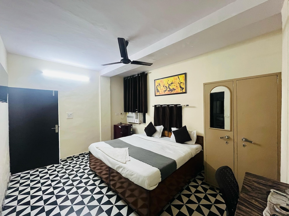 Roomshala Hotel South Embassy