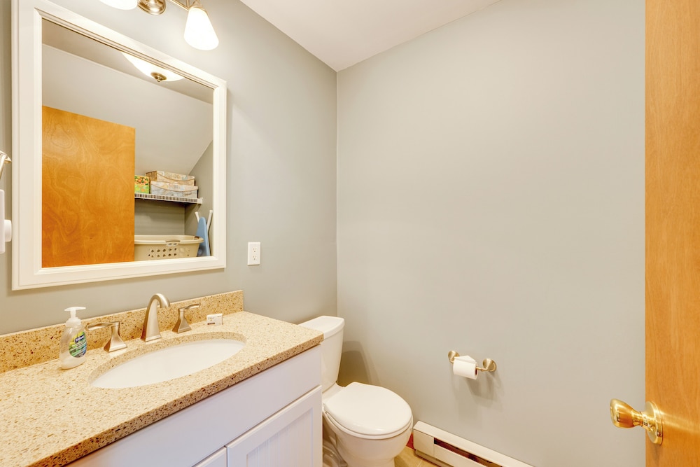Near Skiing & Hiking! North Conway Gem w/ Balcony