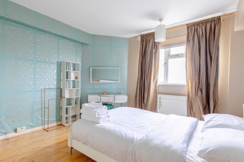 Well-connected 2BD Flat Near Clapham Brixton Hill