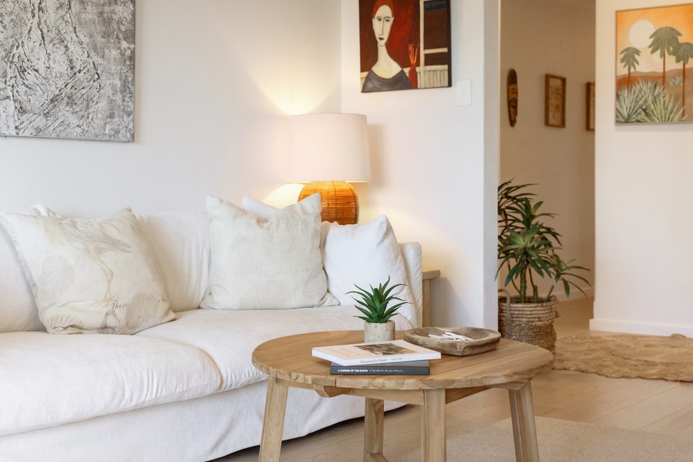 Sunrise Cove 2-bed Apartment at Newport Beach