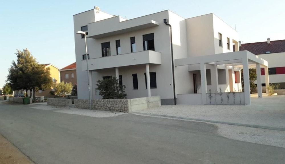 Mari - Close to the sea & Parking - A2 view 2
