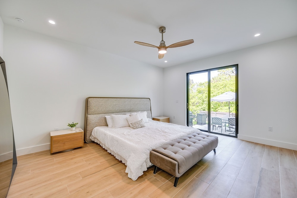 3 Mi to Naples Beach: Luxurious Home w/ Pool!