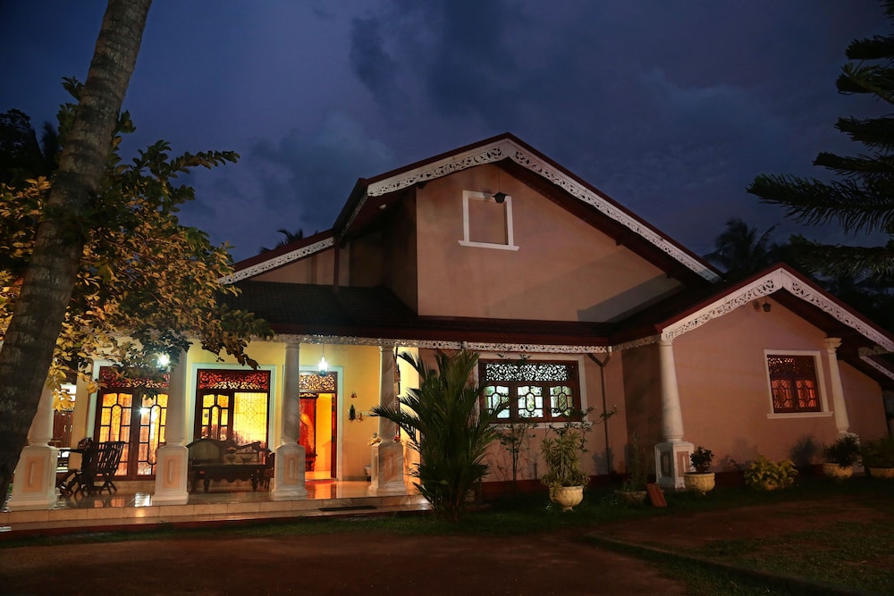 Airport Square Villa