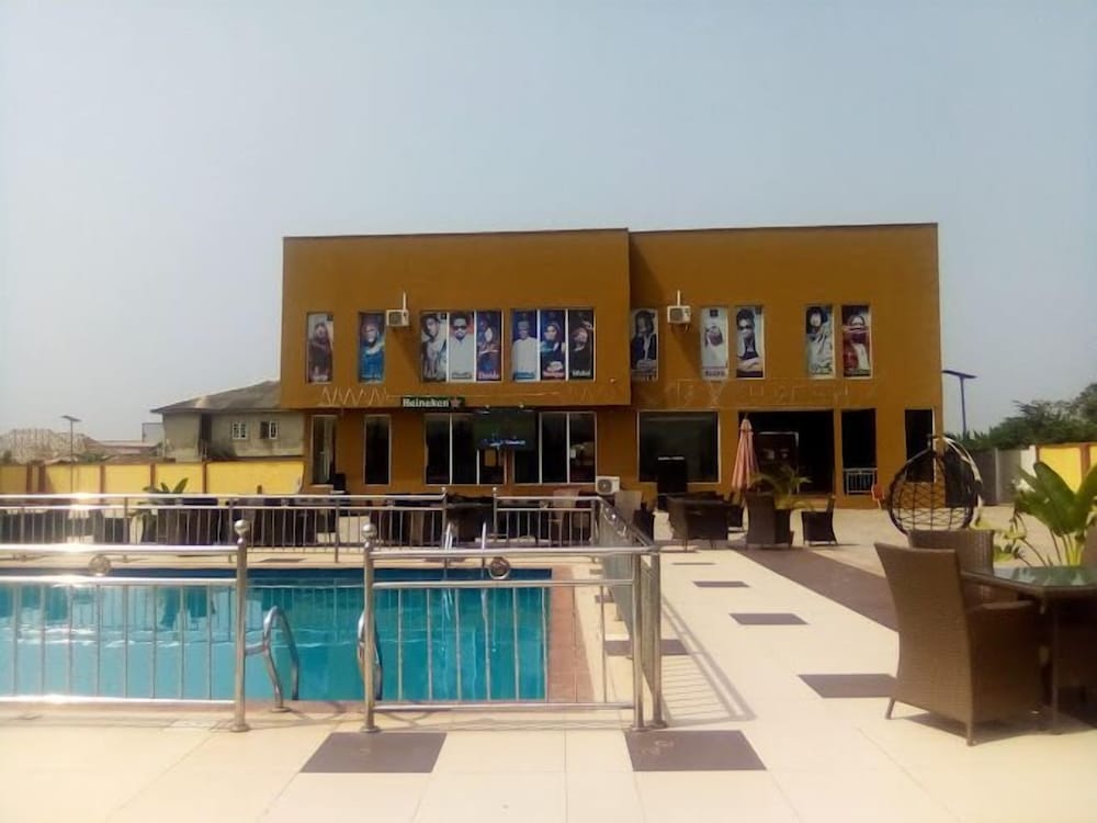 AM 2 PM Hotel and Suites