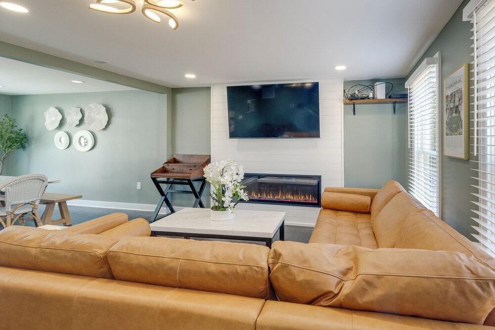 Family Friendly: Modern Retreat in Fort Washington