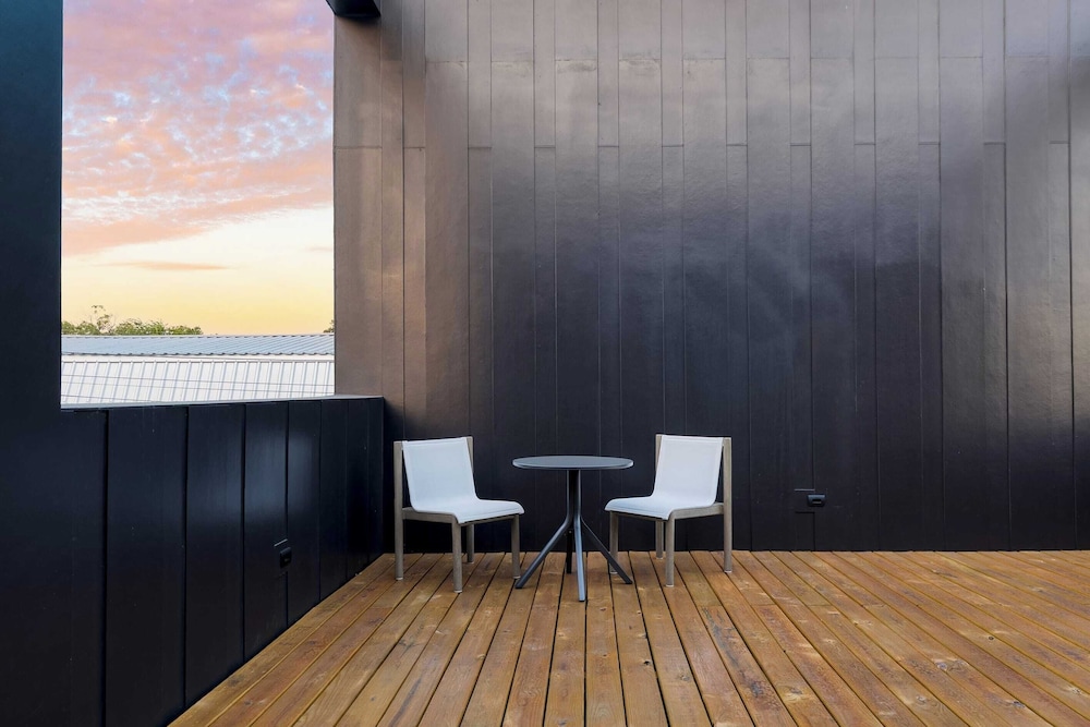 Modern East Austin Home w/ Pool, Near Downtown & Lady Bird Lake Casa 1803 by Avantstay